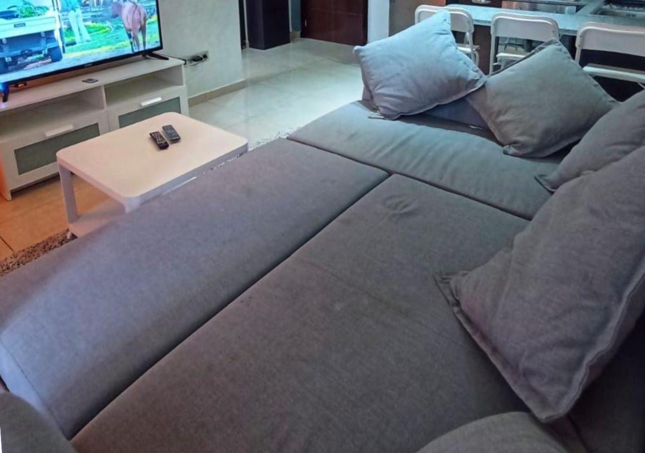 Apartment Chic & Serene Retreat With Wi-fi